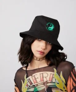New Girl Order Tops BUCKET HAT WITH YING & YANG EMBROIDERY - BLACK