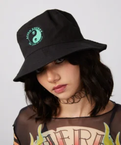 New Girl Order Tops BUCKET HAT WITH YING & YANG EMBROIDERY - BLACK