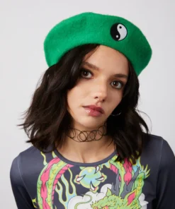New Girl Order EMBROIDERED BERET WITH YING & YANG SYMBOL - GREEN Tops