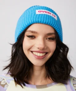 New Girl Order RIBBED BEANIE WITH OVER IT BADGE DETAIL - BLUE Tops