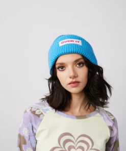 New Girl Order RIBBED BEANIE WITH OVER IT BADGE DETAIL - BLUE Tops