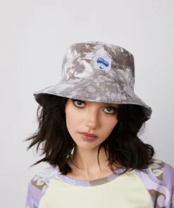 New Girl Order TIE DYE BUCKET HAT WITH MUSHROOM BADGE - GREY
