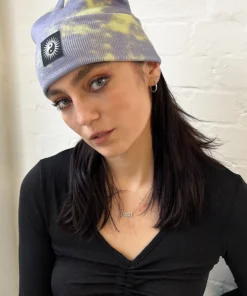 New Girl Order RIBBED TIE DYE BEANIE WITH BADGE DETAIL - GREEN